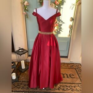 350$NEW - LIKE NEW Betsy & Adam Asymmetrical Dress in Deep Red